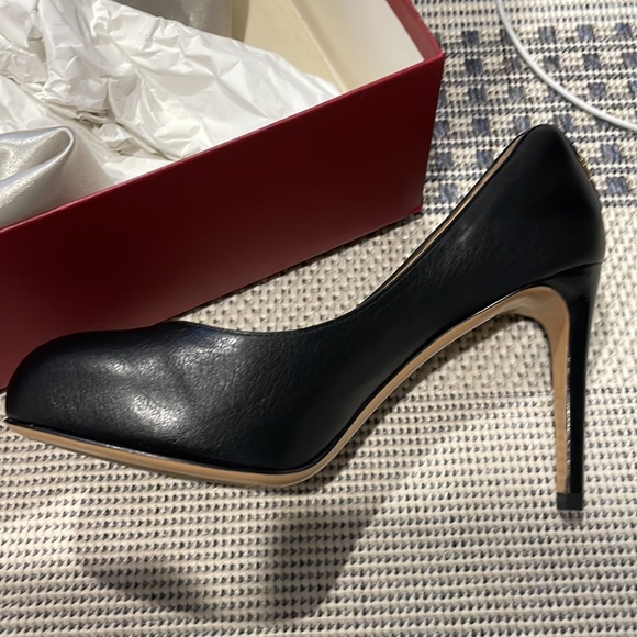 Salvador Ferragamo Heels! - Picture 9 of 9